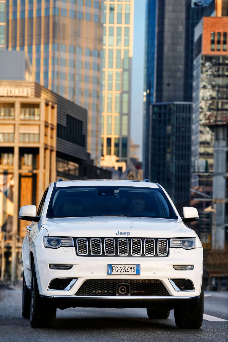  Jeep Grand Cherokee Summit 2016 года  (WW) (фото 5 из 28)